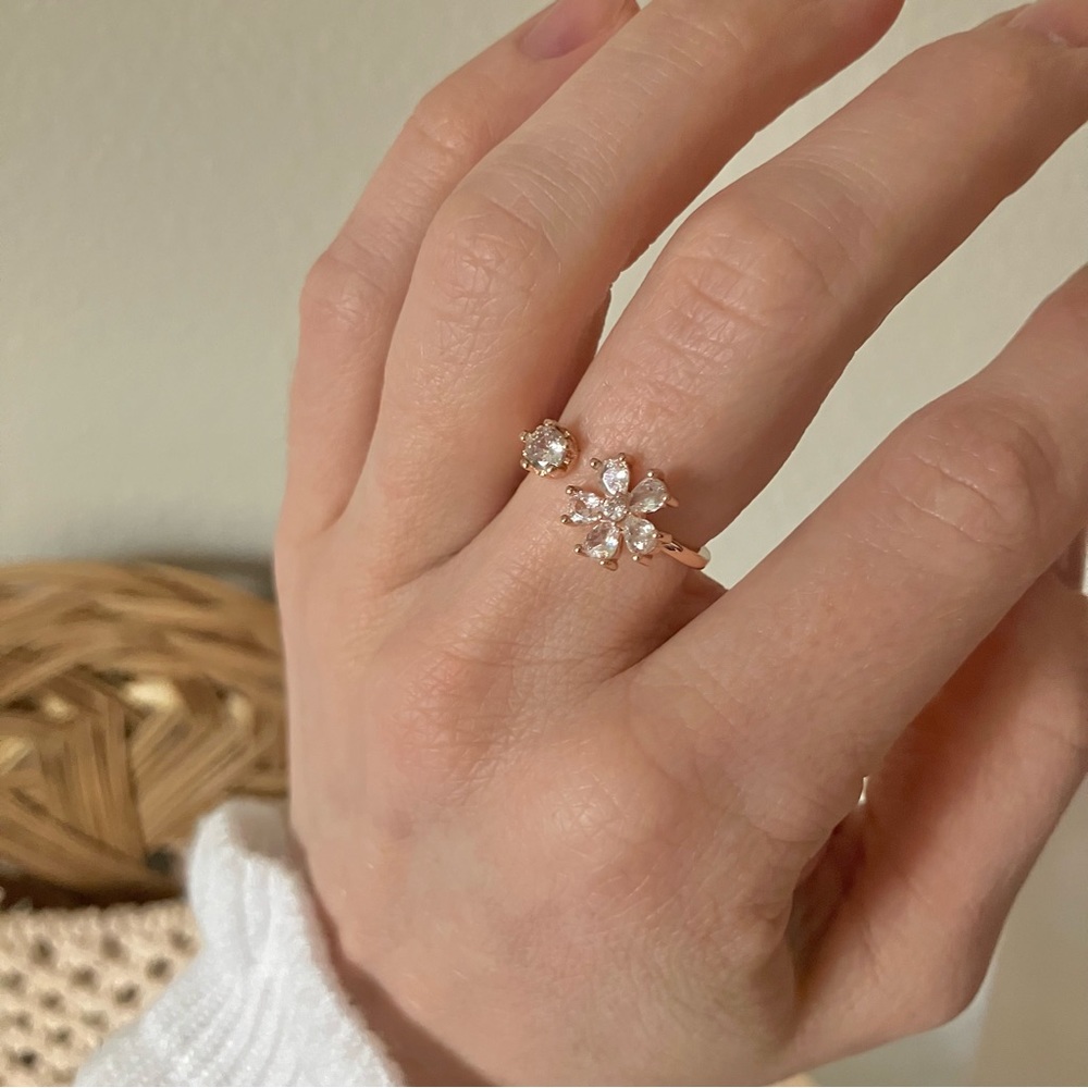 Vintage “April” Rosegold Rhinestone Floral Adjustable Ring Daisy Femme Classic - Picture 9 of 9